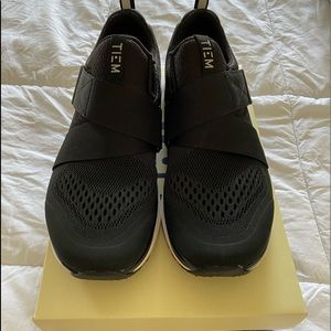 Tiem spinning shoes 8.5 with clips. Brand new!